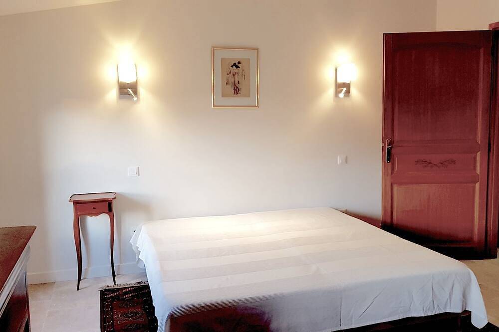 Appartement entier, Provence : App traversant de ville, calme, très lumineux, terrasse. 2 étoiles. in Valréas, Enclave de Valreas