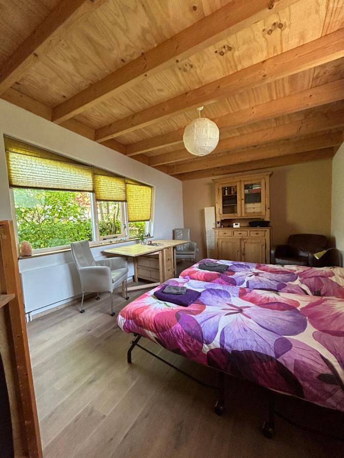 B&b voor 2 personen, with Terras and Tuin as well as Uitzicht in Almere