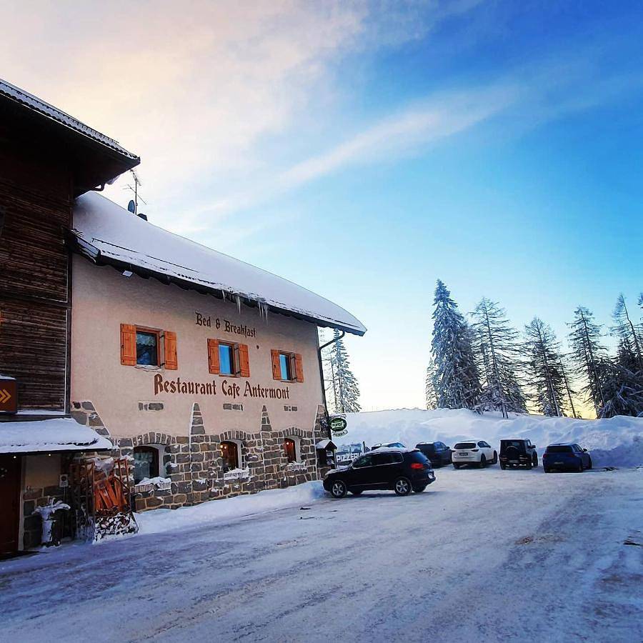 Bar-Restaurant-Pizzeria Antermont B&B in Karersee, San Giovanni di Fassa
