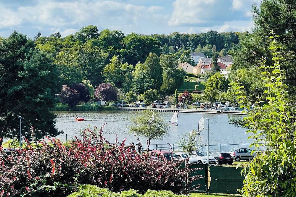 Villa de Charme au Bord du Lac de Creutzwald in Creutzwald, Boulay-Moselle