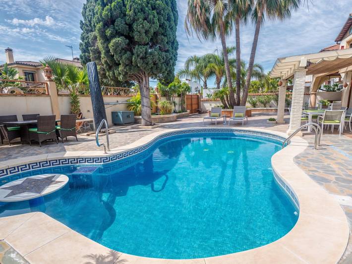 Ferienhaus für 10 Personen, mit Pool und Garten sowie Kinderpool in Estepona - 2