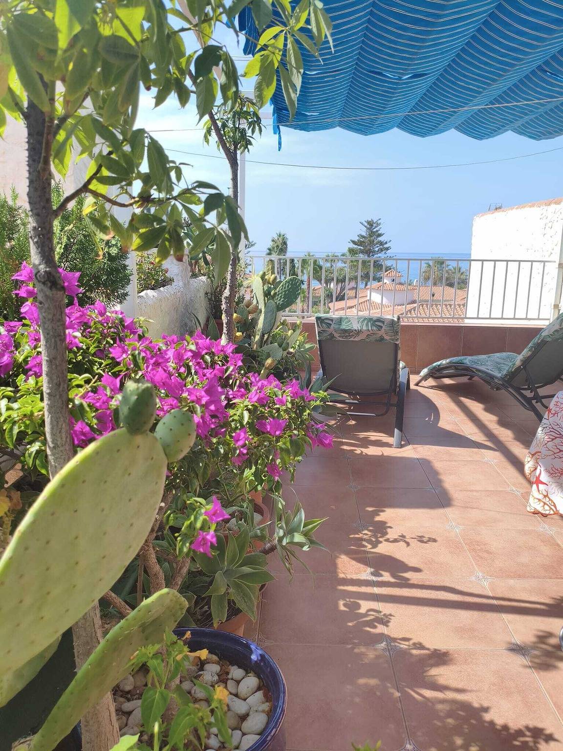 Apartamento entero, Apartamento 'Balcón Pueblo Andaluz' con vistas al mar, Wi-Fi y aire acondicionado in Torrox Costa, Torrox