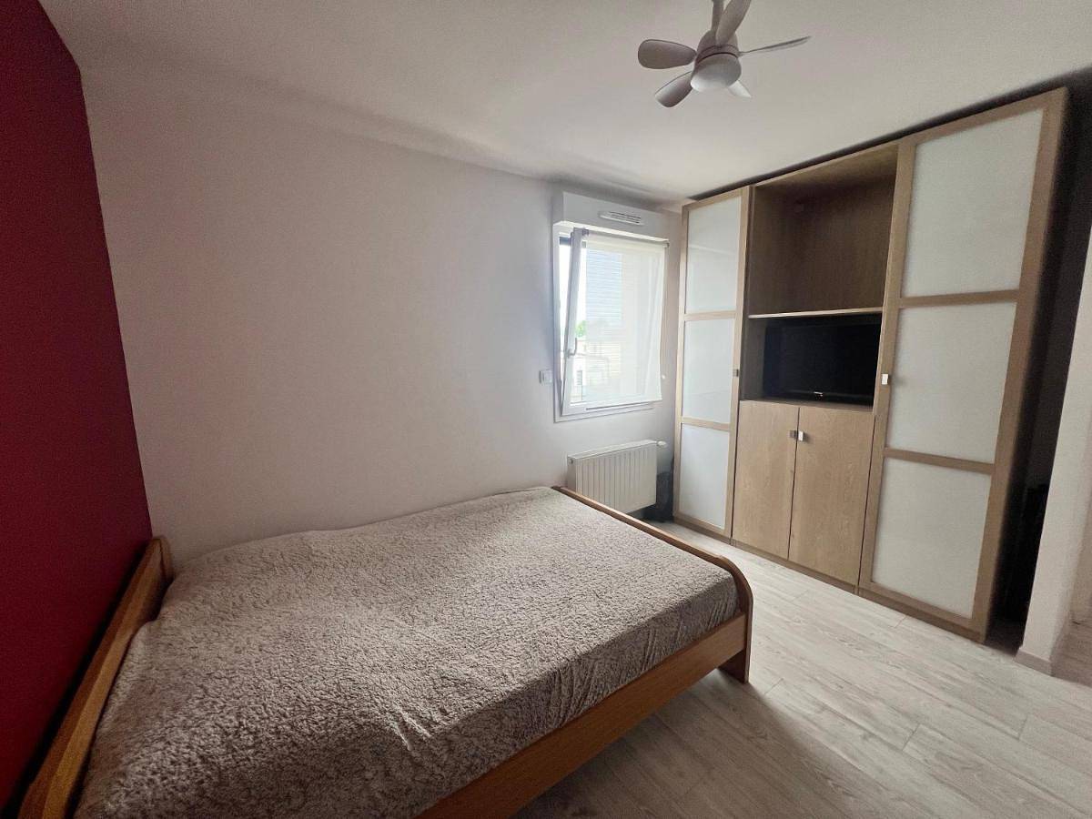 Appartement de vacances entier, Chambre double proche du circuit in Changé, Sarthe