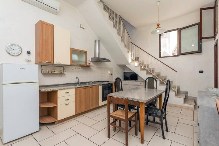 Apartamento entero, Apartamento 'A Casa Mia' con Vista a la Montaña, Terraza Privada y Aire Acondicionado in Riposto, Provincia de Catania