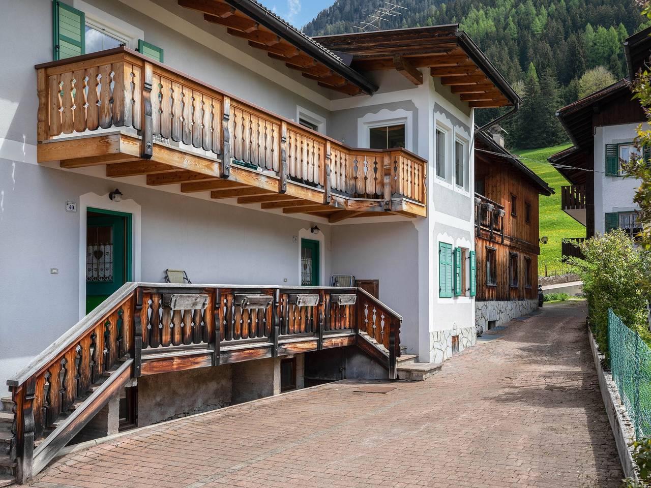 Ganze Wohnung, Ferienwohnung "Ciasa Lino Sas da le Doudesc" mit Blick auf die Berge & Wlan in Pozza di Fassa, San Giovanni di Fassa