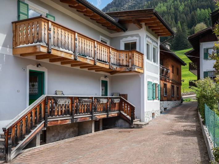 Appartement entier, Appartement "Ciasa Lino Sas da le Doudesc" avec vue montagne et Wi-Fi in Pozza di Fassa, San Giovanni di Fassa
