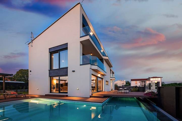 Villa for 6 people, with garden and balcony, with pets in Poreč