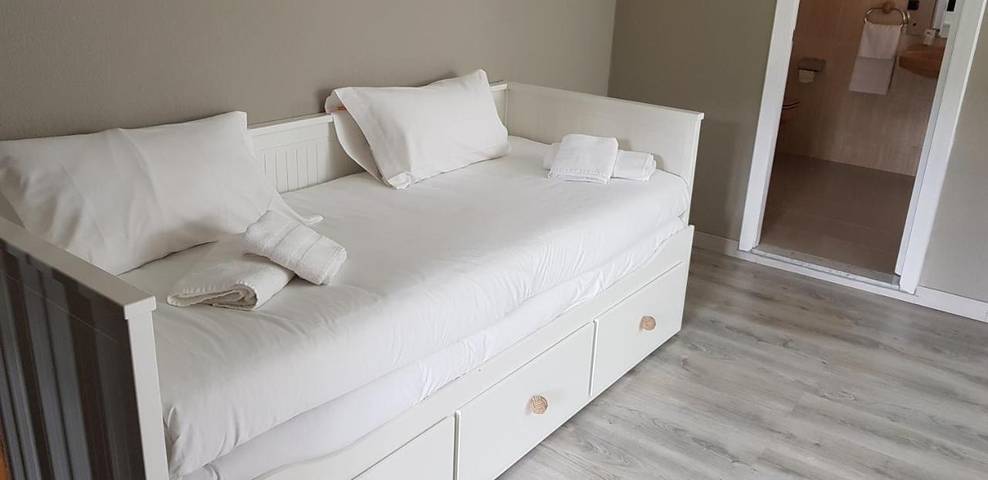 Hotel para 2 personas, con terraza y jardín, Se admiten mascotas en Castrillón - 2