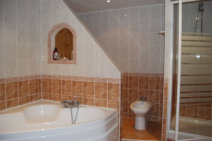 Gîte pour 2 personnes, avec jardin et jacuzzi ainsi que balcon et piscine à Cadalen - 4