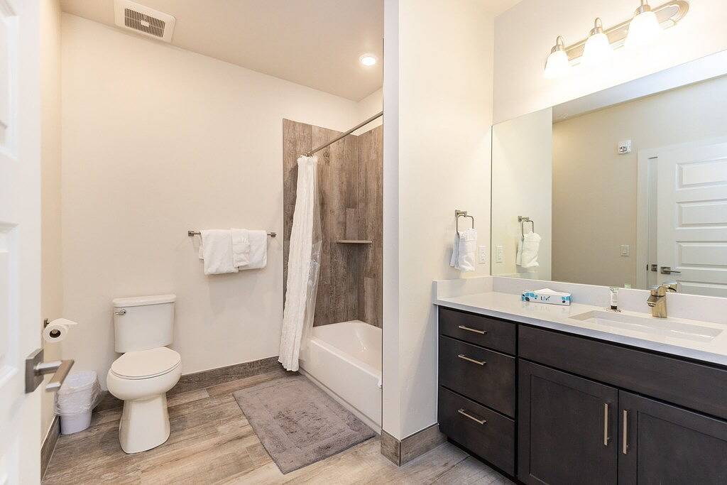 Ganze Wohnung, Condo in Keystone Overlooking Snake River; Scenic Mountain and River Views! in Arapahoe Basin