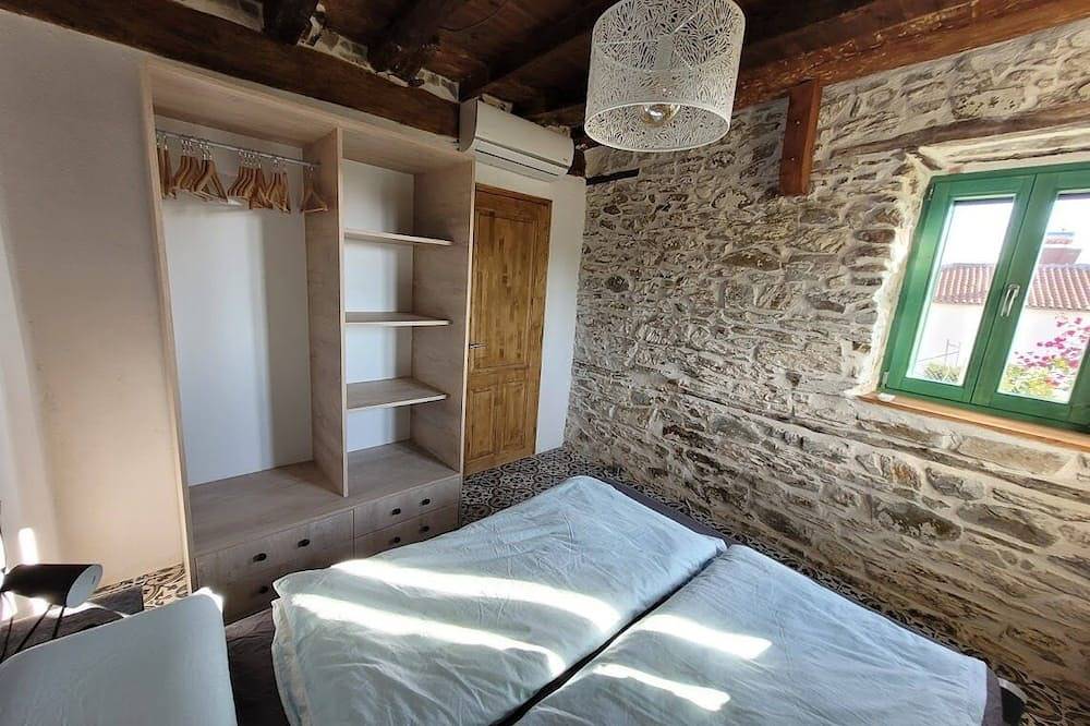 Charmantes, Denkmalgeschütztes Haus in Traumhafter Lage mit Meerblick in Nikiti, Sithonia Halbinsel