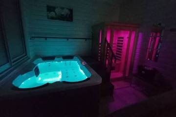 Gîte pour 4 personnes, avec jacuzzi et sauna à Clairvaux-les-Lacs
