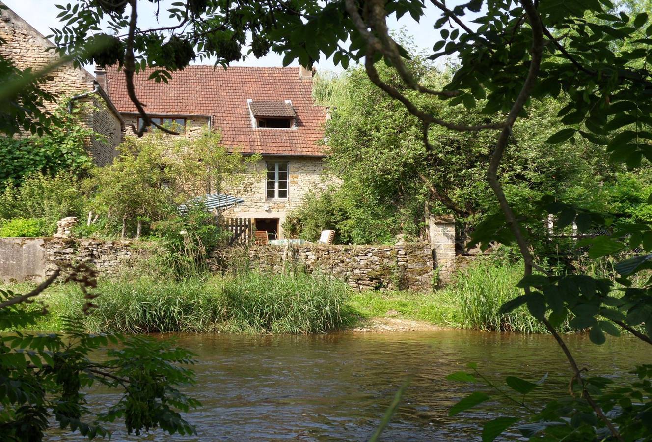 Maison Pêcheur - Gîte Vézelay à la rivière in Saint-Père (Yonne), Parc naturel régional du Morvan