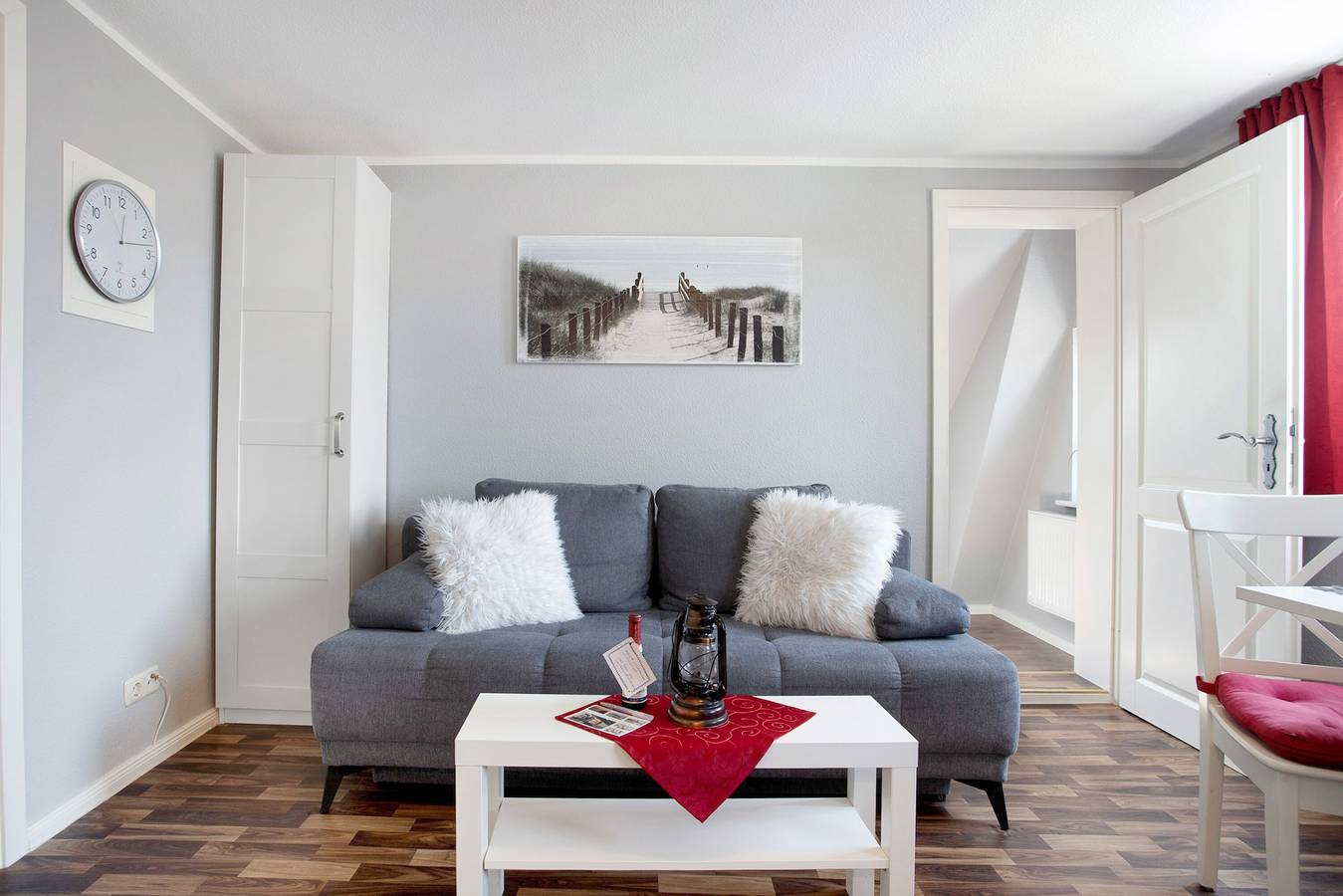 Ganze Wohnung, Ferienwohnung 'Kapitänsferienhaus Hiddenseeblick' mit Gemeinschaftsterrasse und Wlan in Schaprode, Rügen