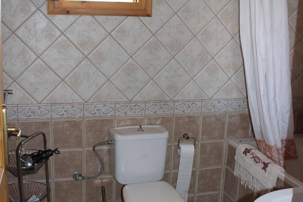 Schöne freistehende Villa mit 3 Schlafzimmern und einem Pool mit Blick auf einen Olivenhain in Roumeli, Rethymno und Umgebung