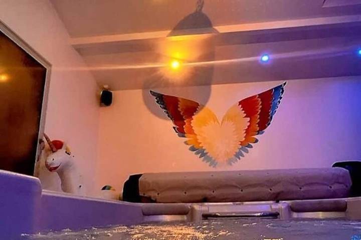 Ganze Wohnung, Unique cottage with swim spa and lots of surprises in Saint-Junien, Rochechouart und Umgebung