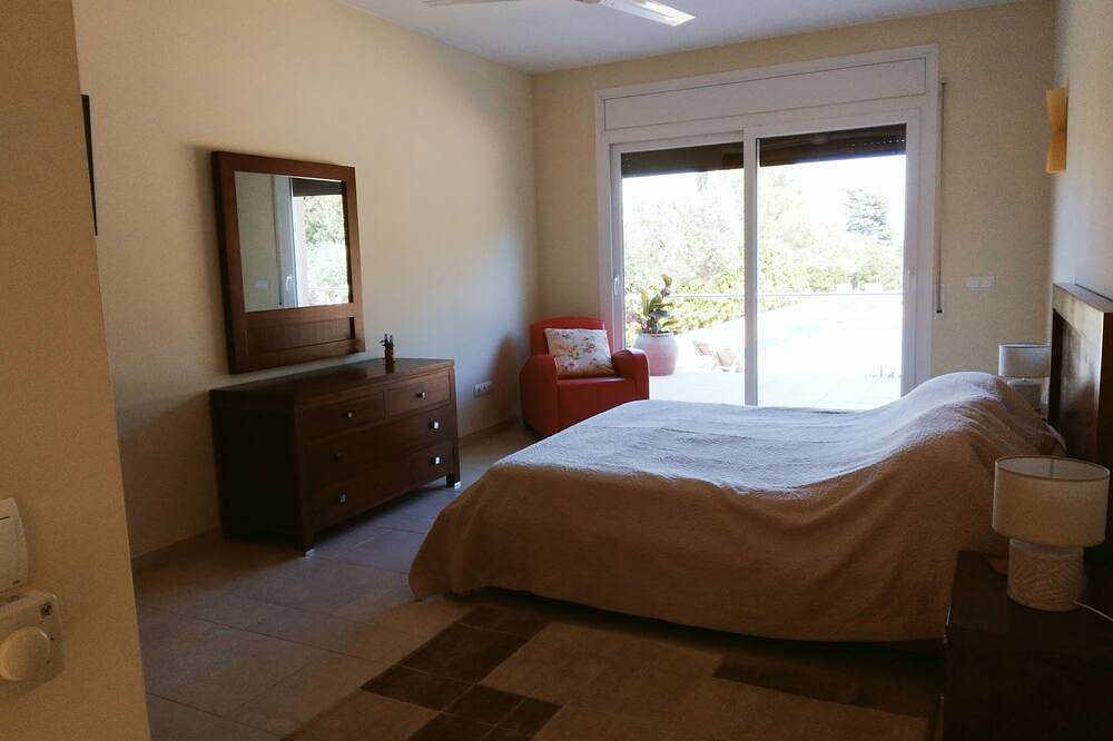 Magnífica villa independiente en una colina con vistas a la bahía de Aiguablava. in Aigua Blava, Begur