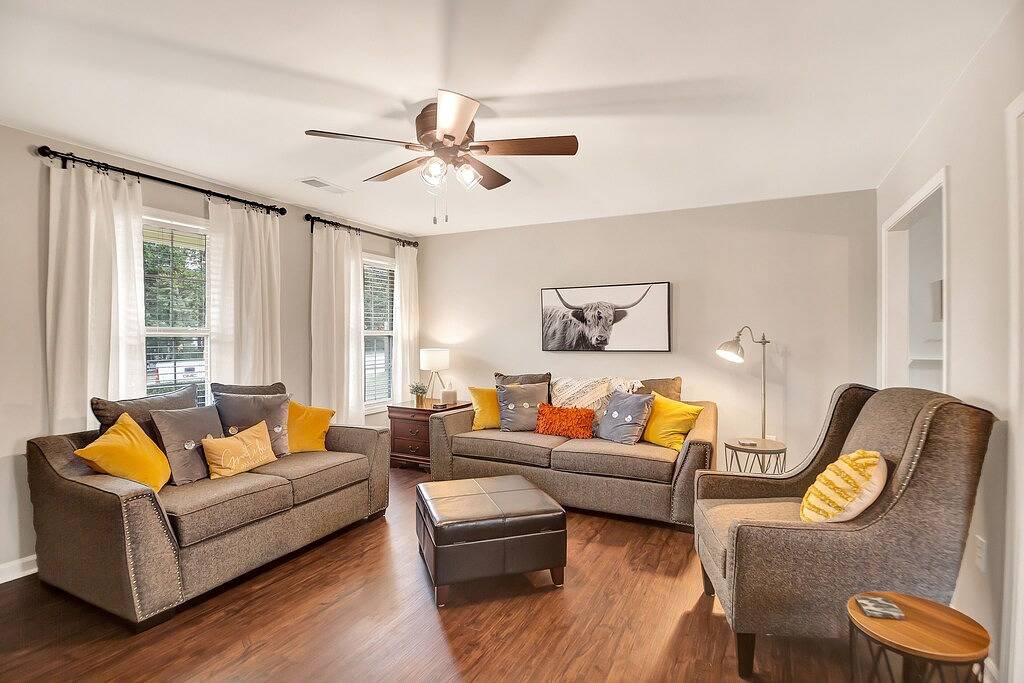 The Willow House - Perfect Family Weekend Getaway! Must see back porch! 🍑 in Smyrna, Cobb County