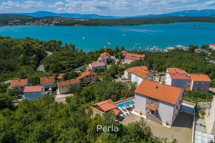 Ganze Wohnung, Ferienwohnung Dea mit beheiztem Pool und Meerblick 300m vom Strand in Komoriška, Klimno
