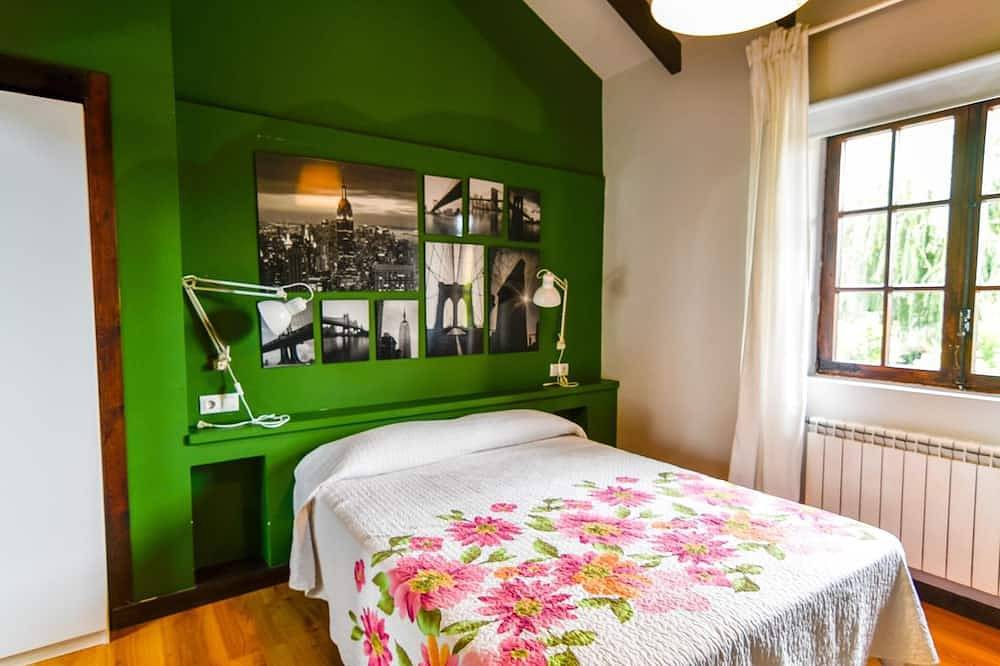 Entire apartment, Beautiful flat with large garden in Piélagos, Cantabrian Coast