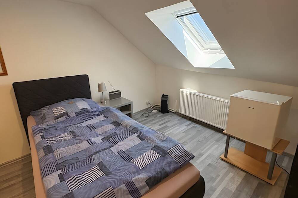 Ganze Wohnung, Niedliche gemütliche 2-Zimmer-Wohnung im Dachgeschoss in Helmstedt, Braunschweig und Umgebung