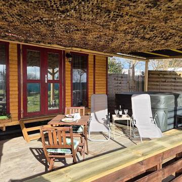 Maison de campagne pour 2 personnes, avec vue ainsi que jardin et terrasse à Condom