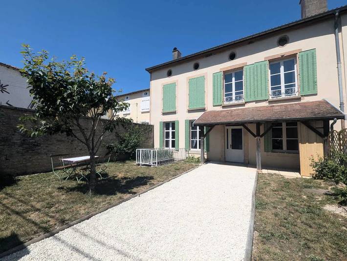 Gîte pour 4 personnes, avec jardin dans Gudmont-Villiers