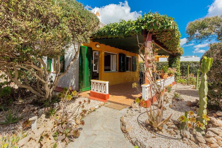 Casa rural para 4 personas, con jardín y balcón en Menorca