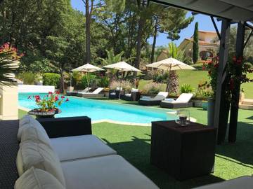 Cottage pour 12 personnes, avec vue ainsi que jardin et piscine, animaux acceptés à Roussas