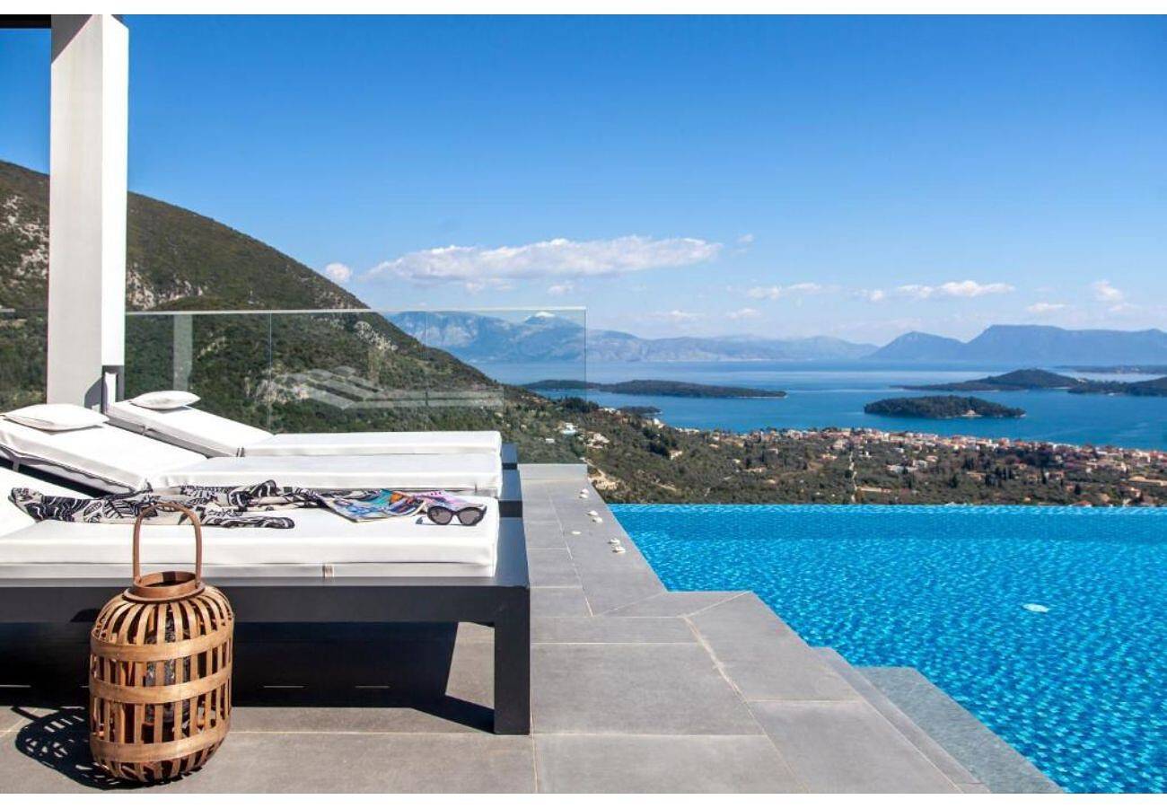 Entire apartment, Apartment "Desun Suites Golden" with Shared Pool, Sea View and Wi-Fi in Rachi, Greece