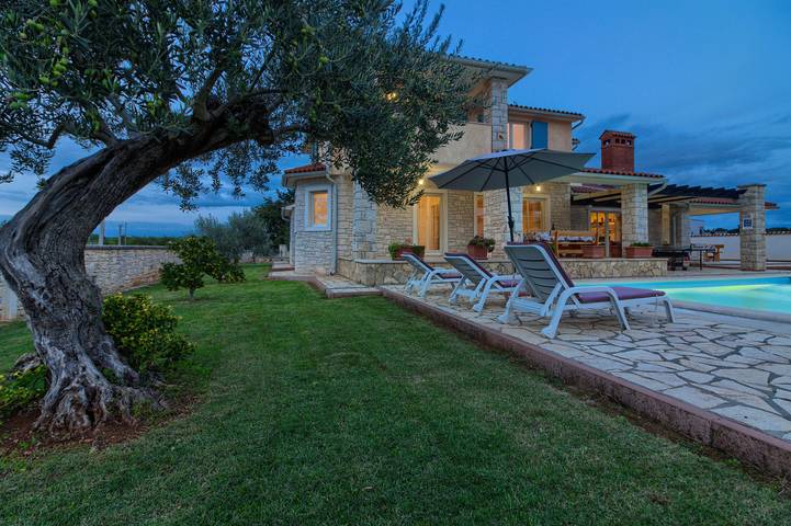 Villa für 9 Personen, mit Pool und Garten in Kroatien