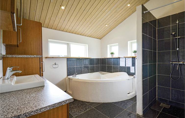 Ferienhaus für 8 Personen, mit Sauna und Whirlpool sowie Terrasse, mit Haustier in Lyngsbæk Strand - 2