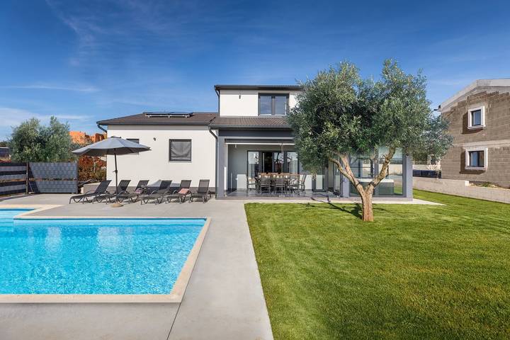 Ferienhaus für 7 Personen, mit Garten und Pool in Kastelir - 2