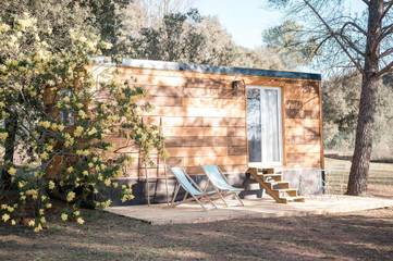 Maison d’hôte pour 2 personnes, avec jardin et jacuzzi ainsi que piscine et bassin pour enfant à La Motte
