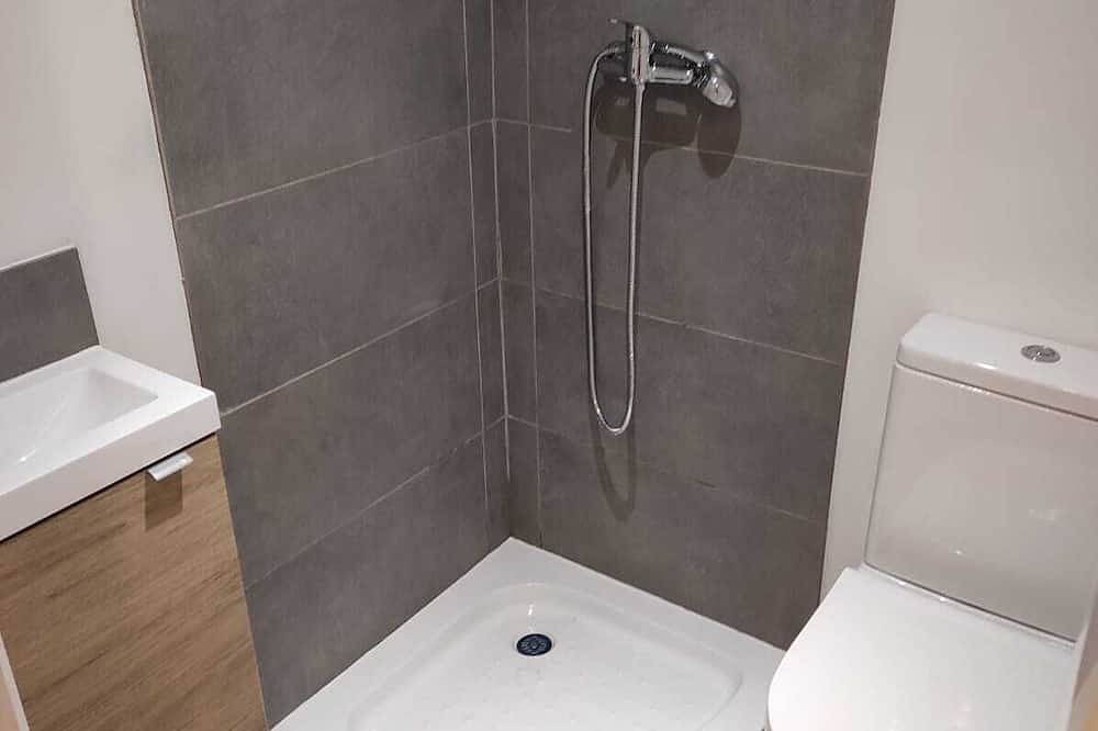 Entire apartment, ♥️Jacuzzi Privatif (love room, whole apartment, terrace)♥️ <br>Netflix in Argenteuil, Val-d'Oise