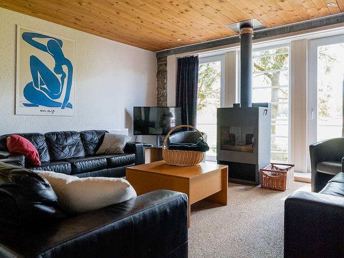 Location de vacances pour 45 personnes, avec sauna et jardin ainsi que vue sur le lac et terrasse à Houffalize - 2