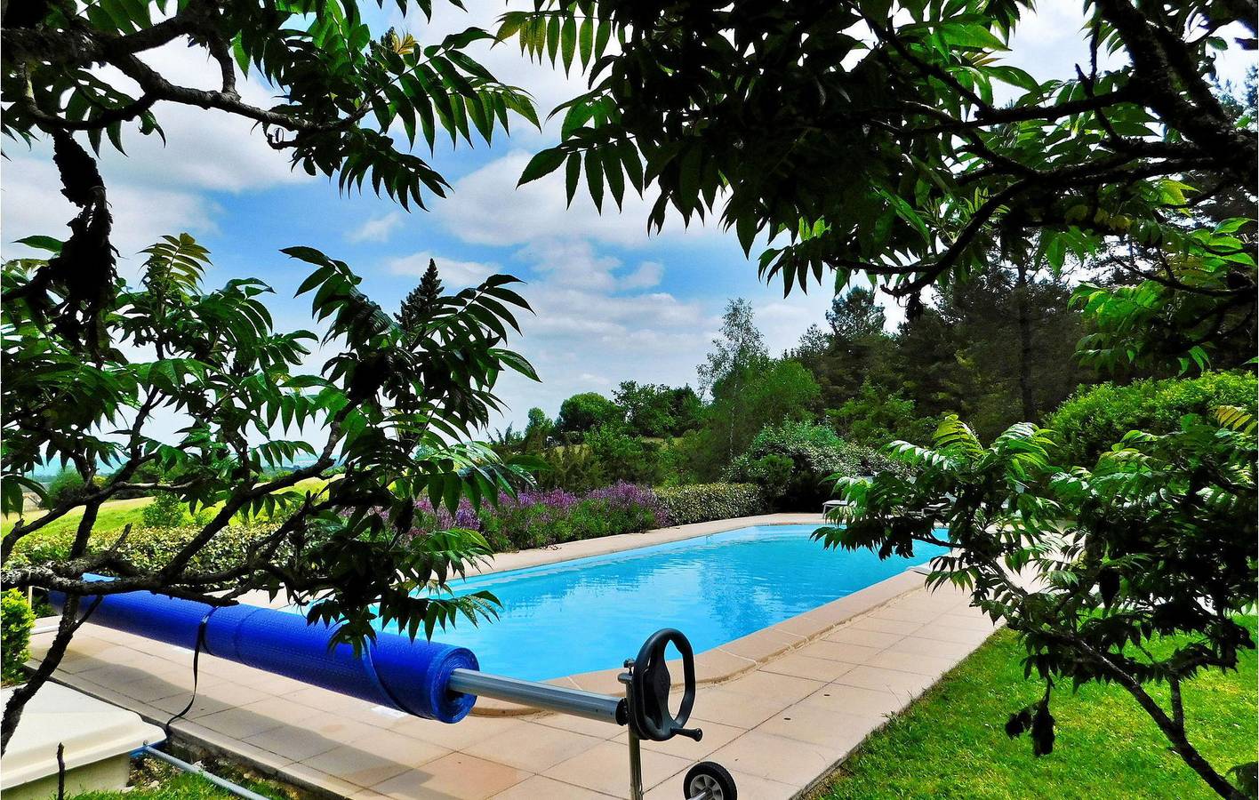 Appartement moderne avec piscine, parking et WiFi à Plazac in Plazac, Périgord Noir