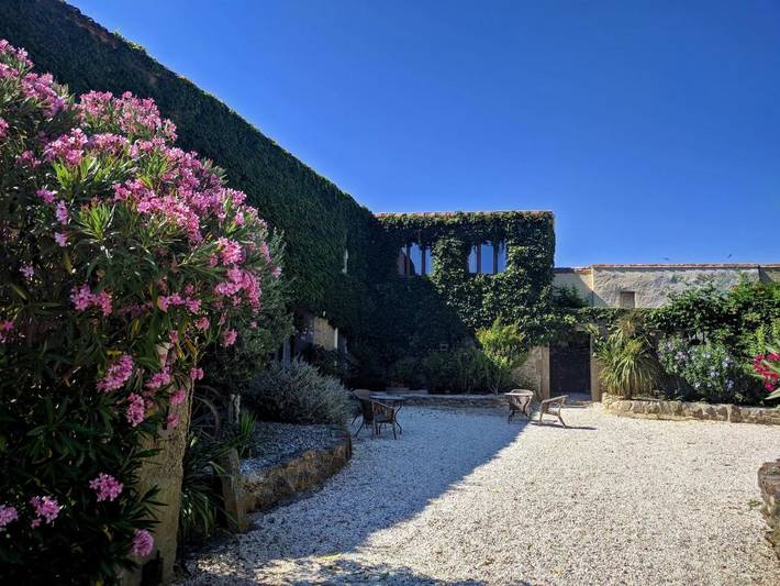 Maison de campagne pour 3 personnes, avec vue ainsi que jardin et piscine, animaux acceptés à Laure-Minervois - 3