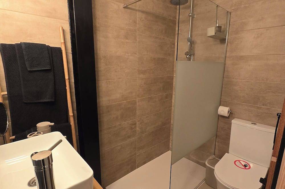 Apartamento entero, Cueva Micaela. Piscina en cueva y vistas al mar. in Ofra-Costa Sur, Santa Cruz de Tenerife