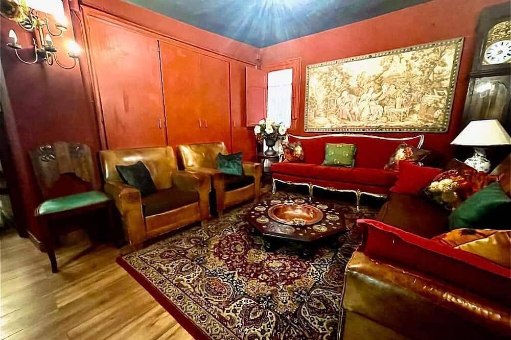 Riojania Heredad - Classic Quadruple Room in La Rioja Province