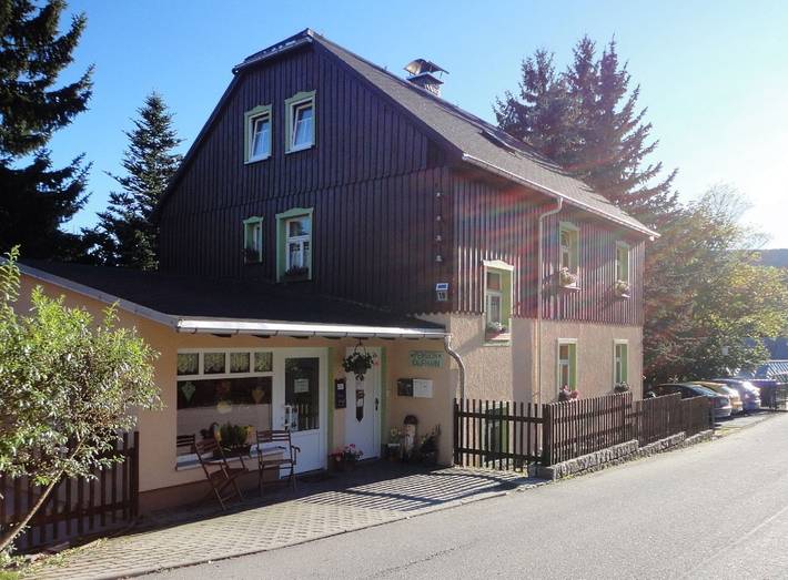 Ferienwohnung für 7 Personen, mit Garten, kinderfreundlich im Erzgebirge