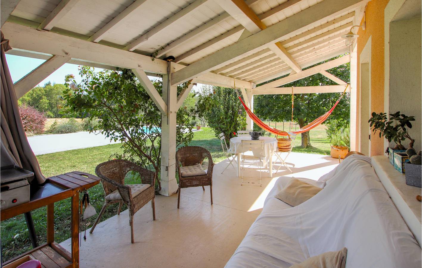 Appartement confortable avec piscine et cheminée, à 2 km de Monsteroux-Milieu in Montseveroux, Région de Vienne