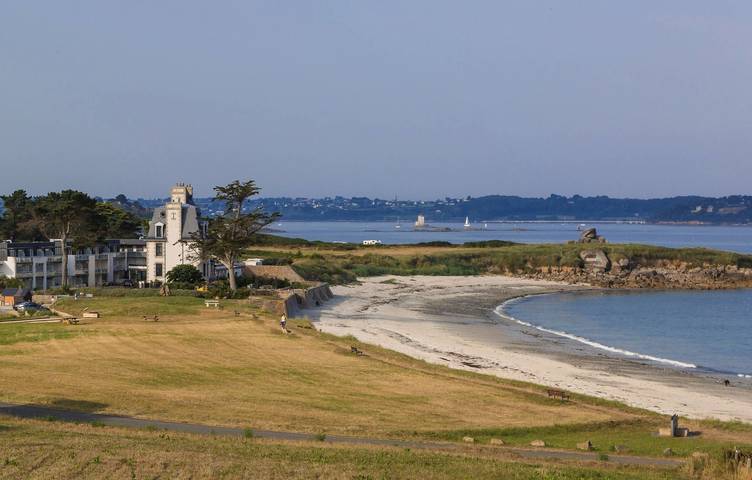 Gîte pour 4 personnes, avec Terrasse et Piscine dans Plage de Saint-Samson