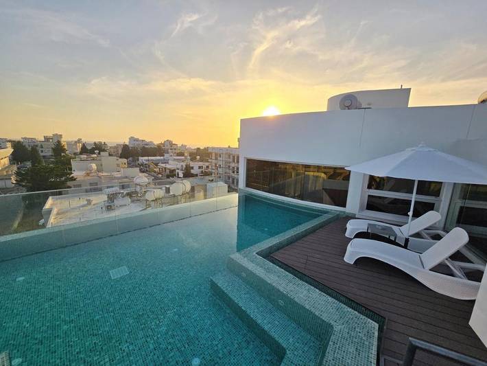 Ferienwohnung für 2 Personen, mit Ausblick und Pool sowie Terrasse in Paphos