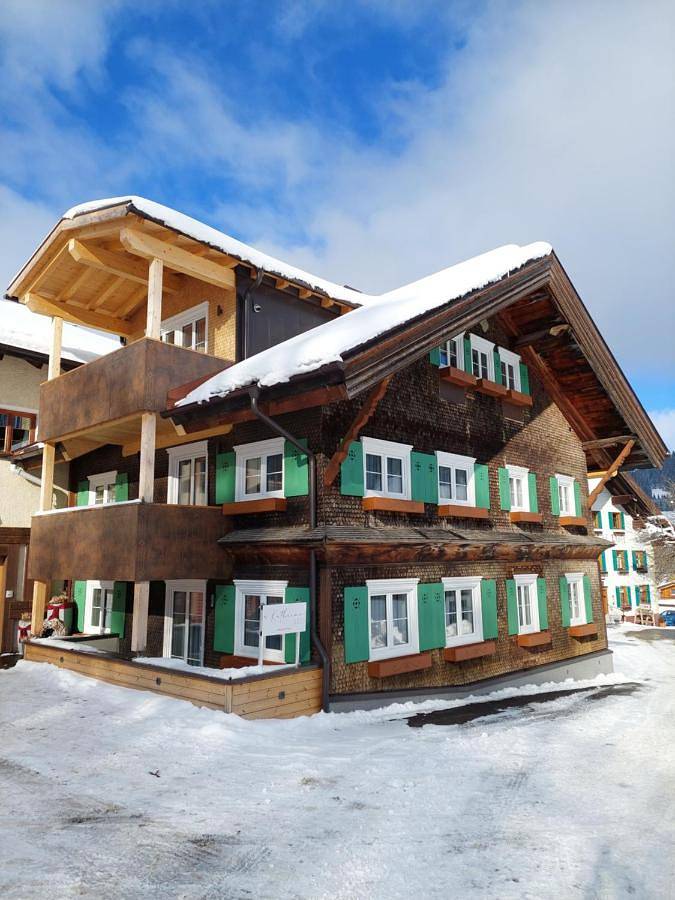 Ferienwohnung für 2 Personen, mit Pool und Garten sowie Sauna und Ausblick, mit Haustier in Schattwald