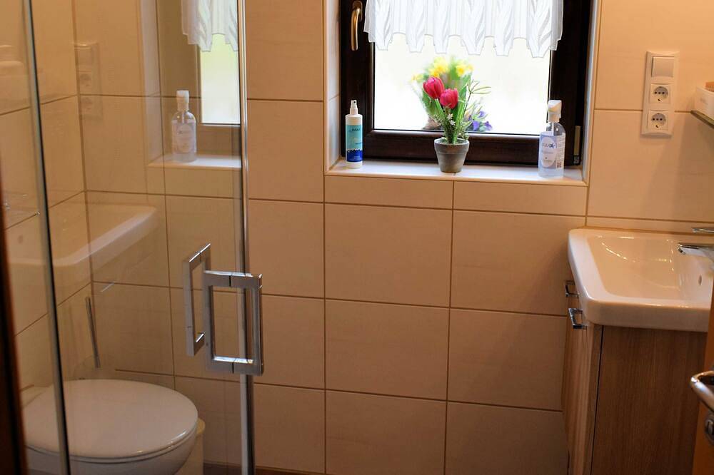 Ganze Wohnung, Doppelzimmer mit Balkon (Etagendusche/Wc) - Gästehaus Grau in Egloffstein, Frankenalb