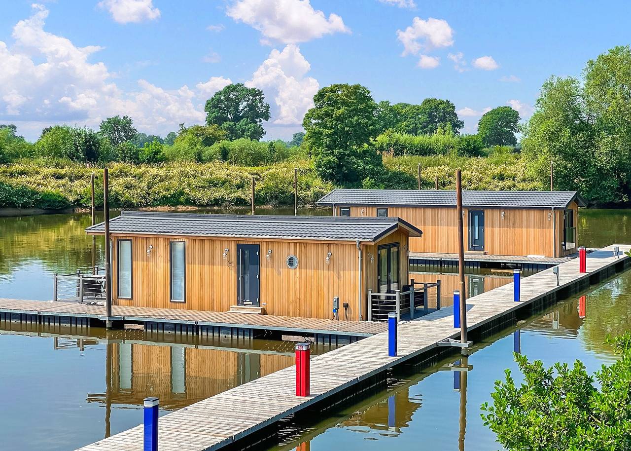Floating Lodge in York, Yorkshire and the Humber