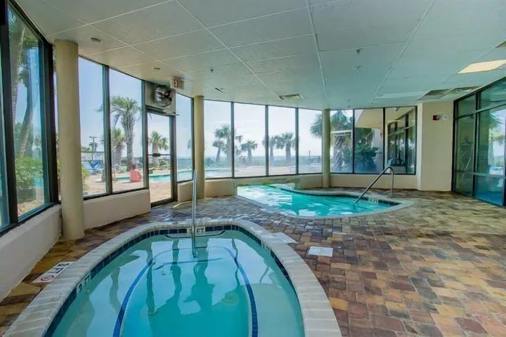 Vacation apartment for 4 people, with hot tub and balcony as well as pool and sauna - 1