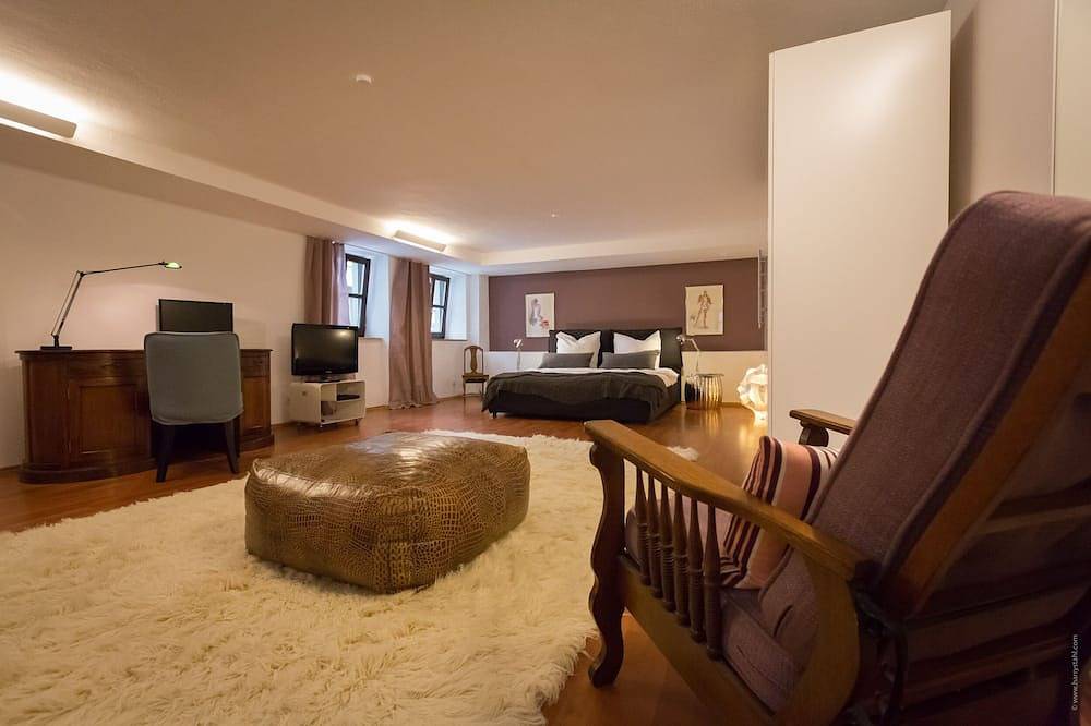 Entire apartment, Newly Renovated! Perfect home away in Munich. in Munich Isarvorstadt, Munich