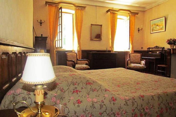 Gîte pour 8 personnes, avec terrasse ainsi que jardin et piscine à Sumène - 2